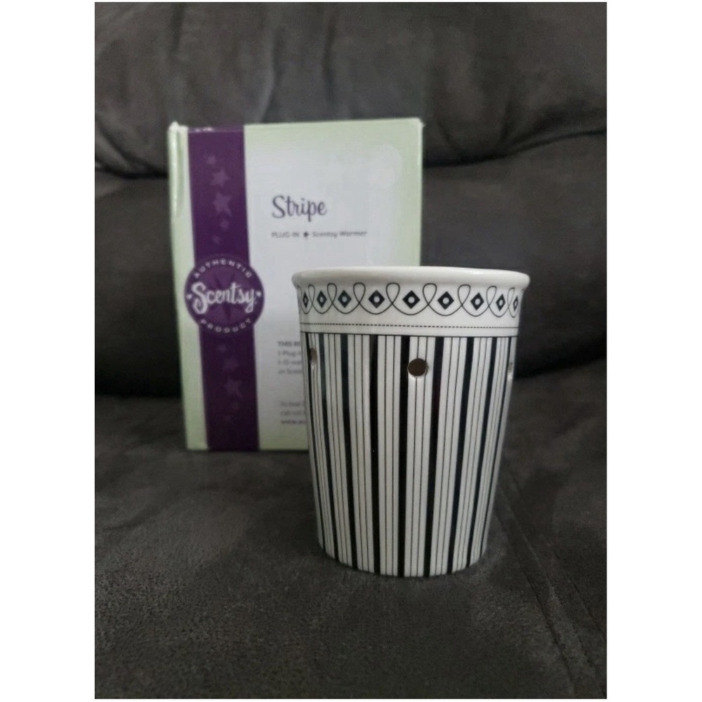 Scentsy Stripe Plug In Wall Warmer Night Light Black White Striped New NIB